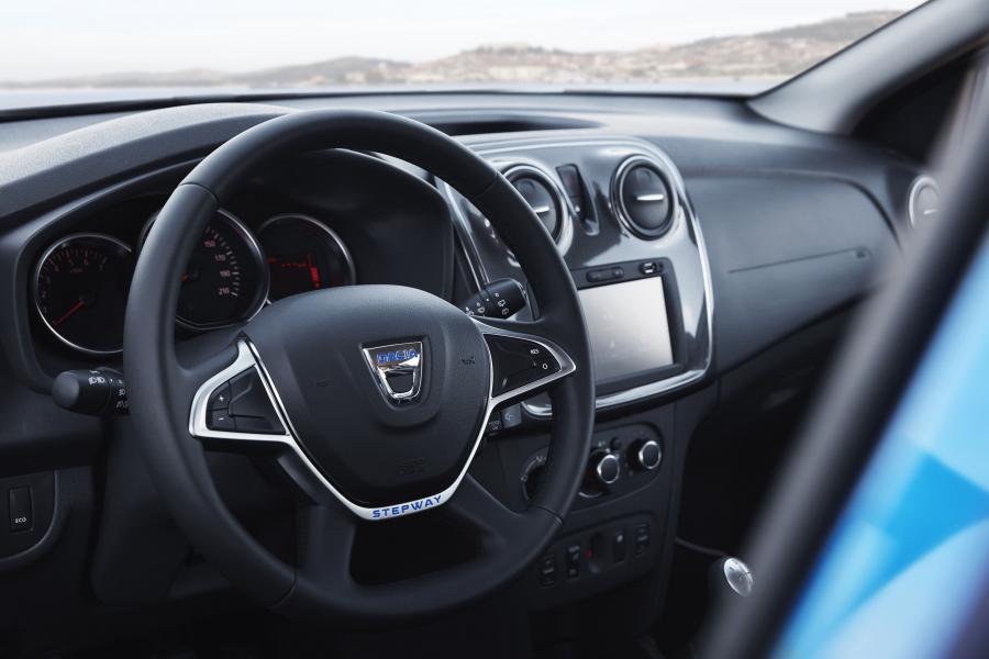 Панель приборов Dacia Sandero Stepway 2016 года  (фото 27 из 46)